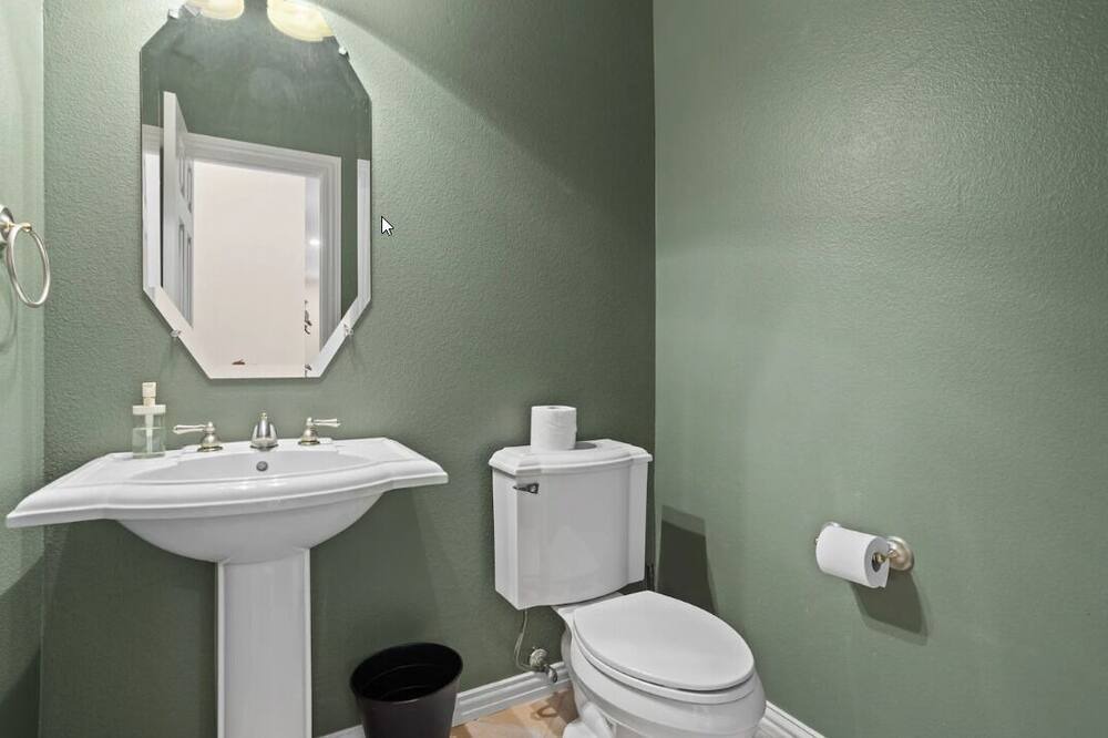 Photo of Bathroom in Fate