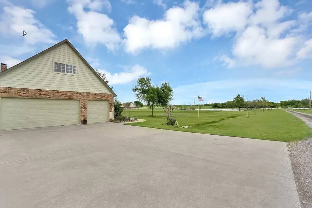Photo of Outdoor in Fate