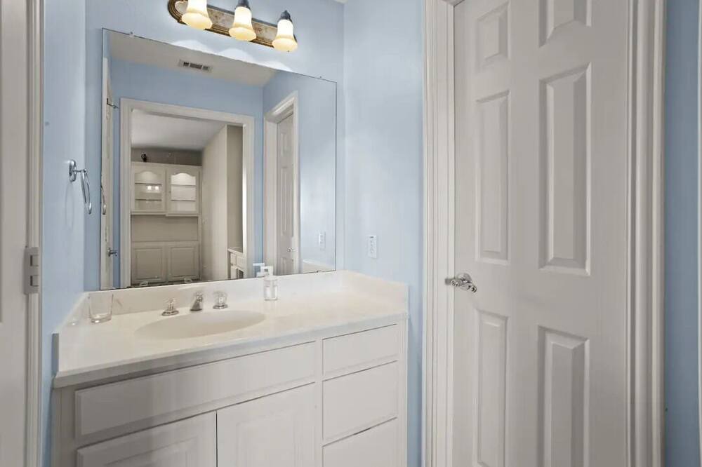Photo of Bathroom in Fate