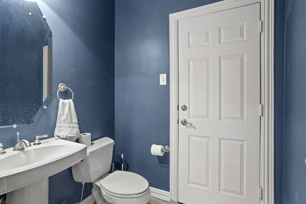 Photo of Bathroom in Fate