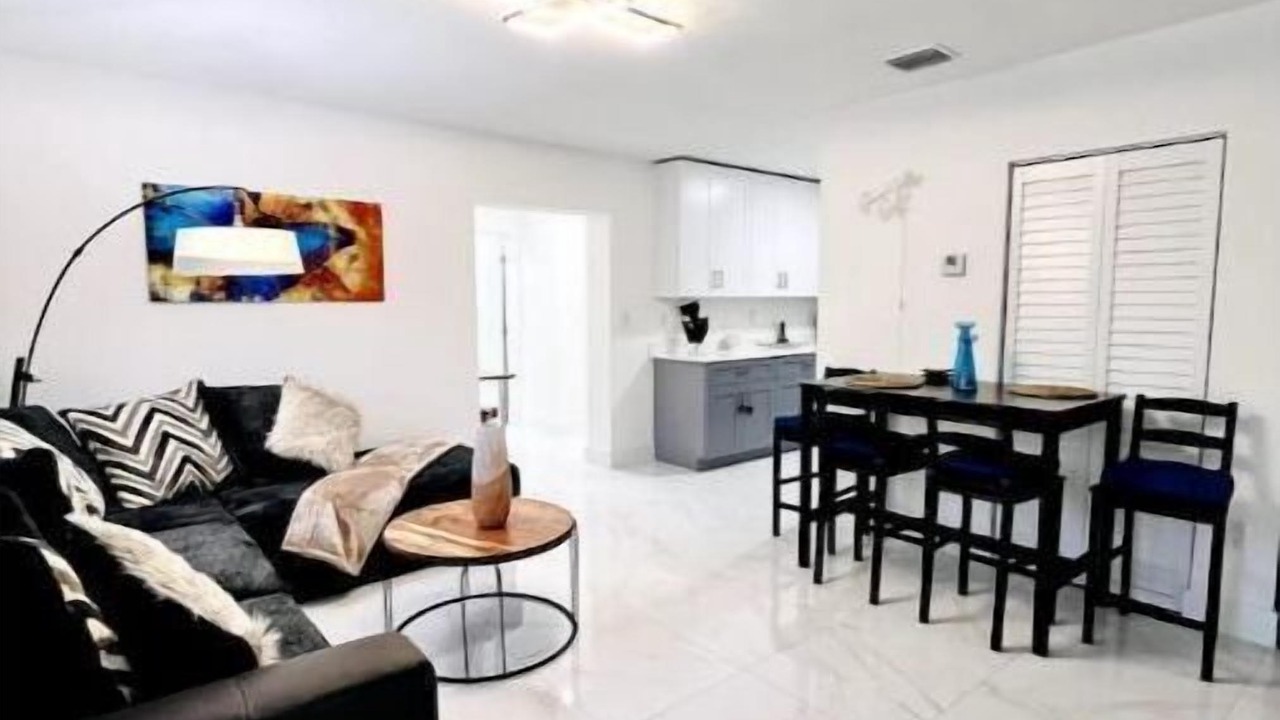 Photo of Livingroom in West Little River