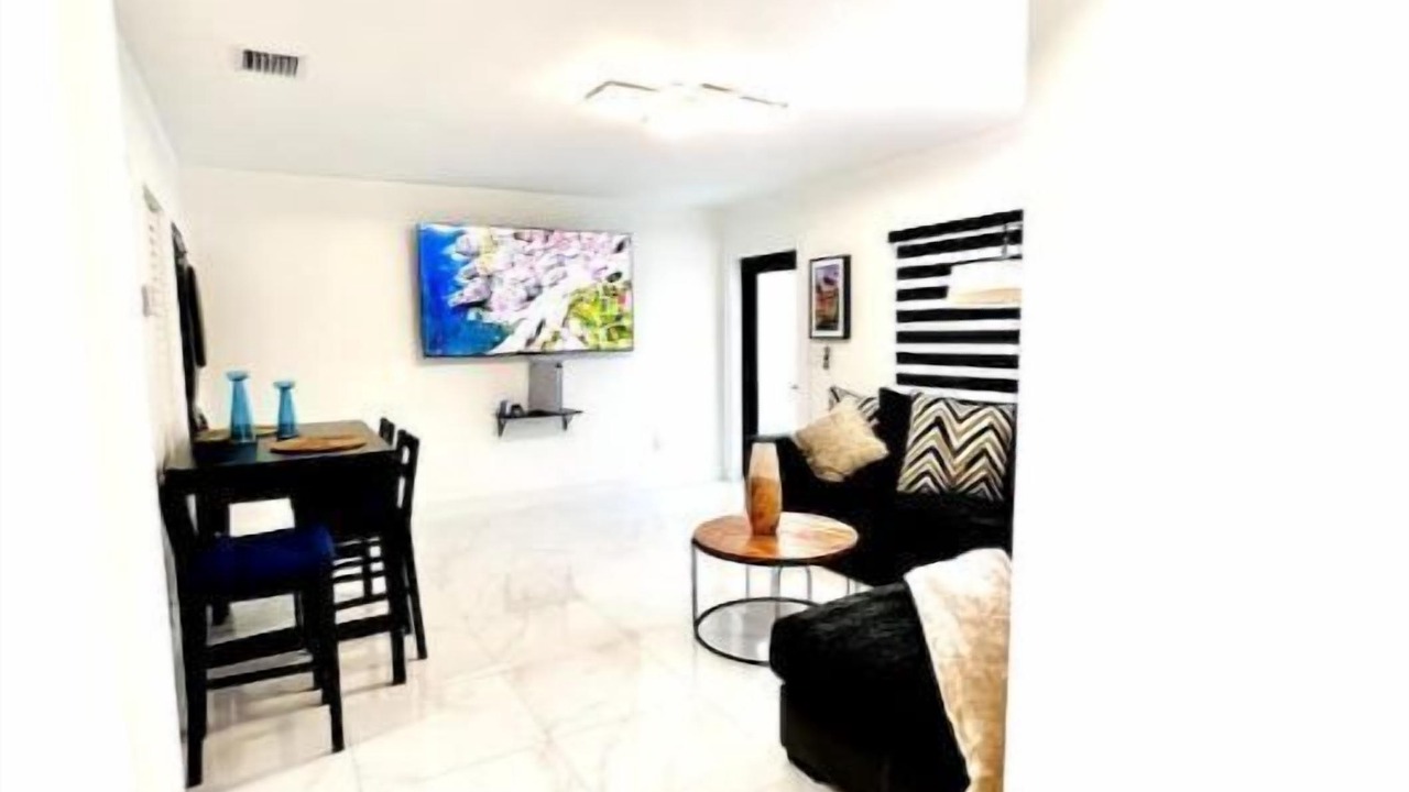 Photo of Livingroom in West Little River