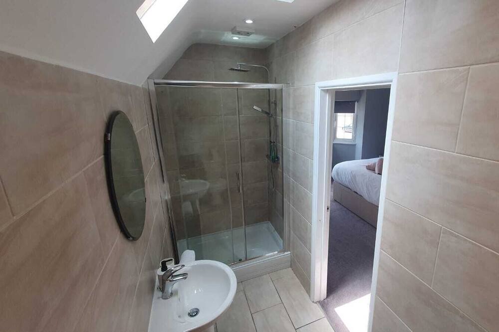 Photo of Bathroom in Luton