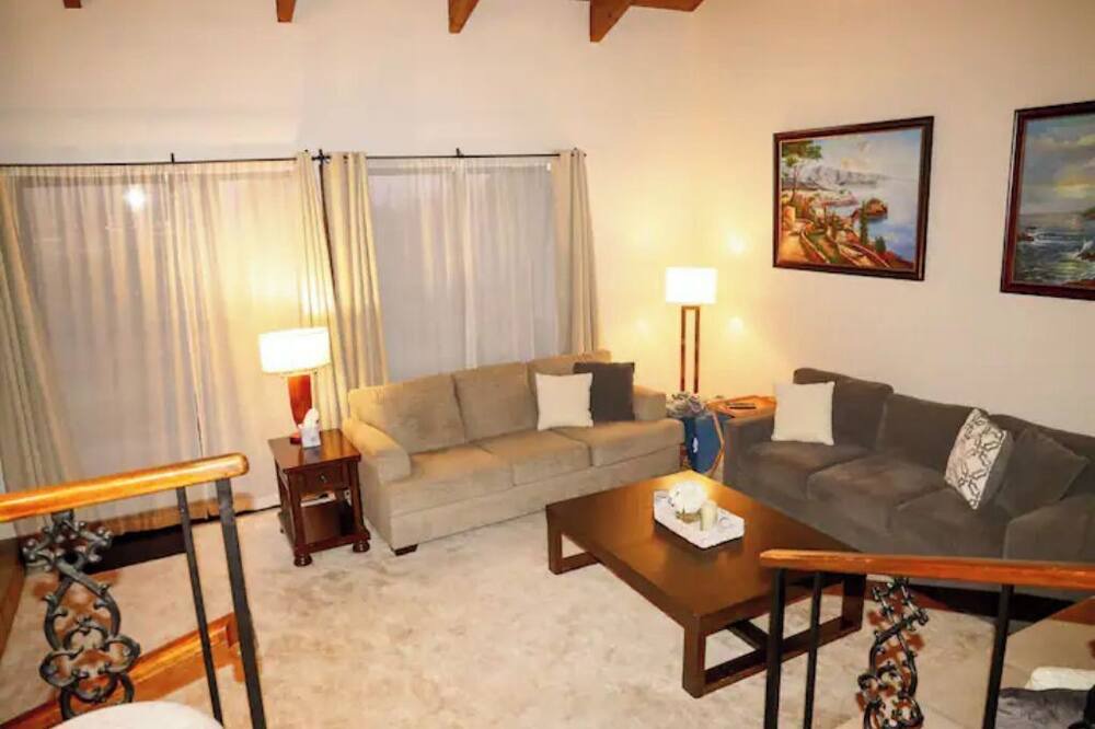 Photo of Livingroom in Jurupa Valley
