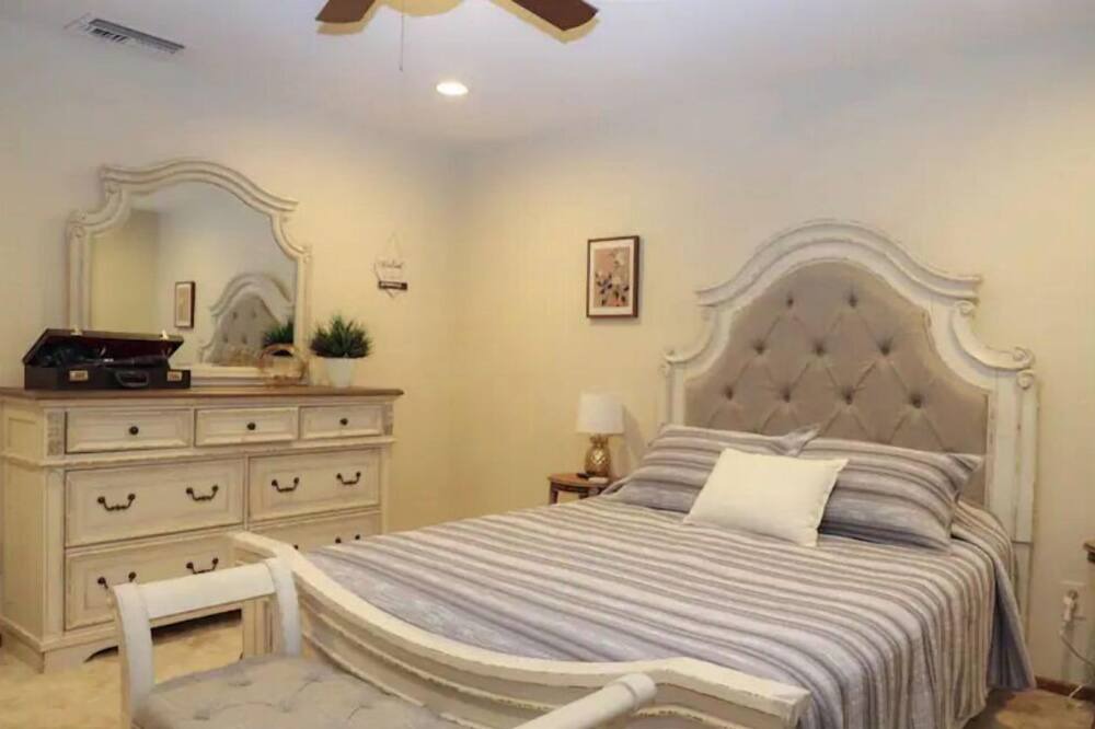 Photo of Bedroom in Jurupa Valley