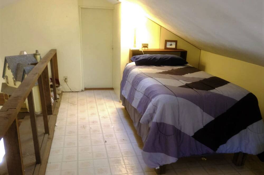 Photo of Bedroom in Hendersonville
