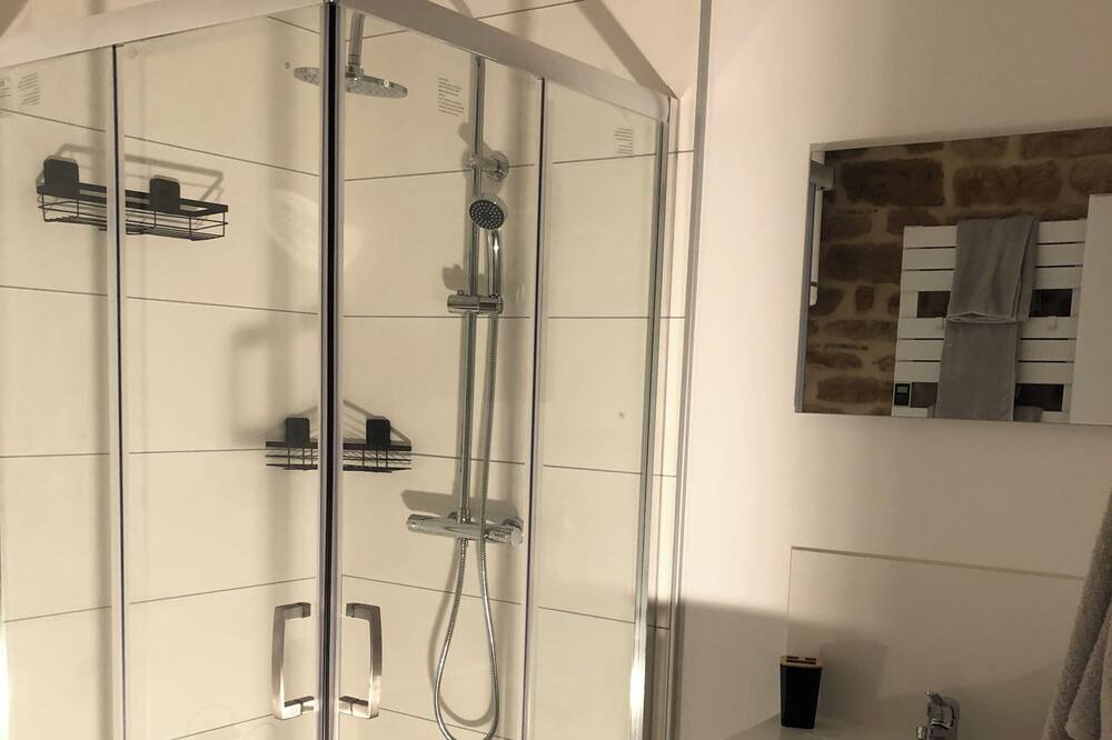 Photo of Bathroom in Digoin