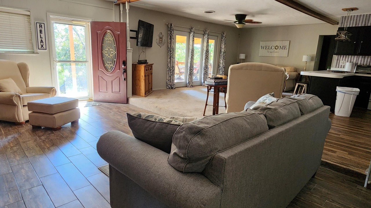 Photo of Livingroom in Canadian