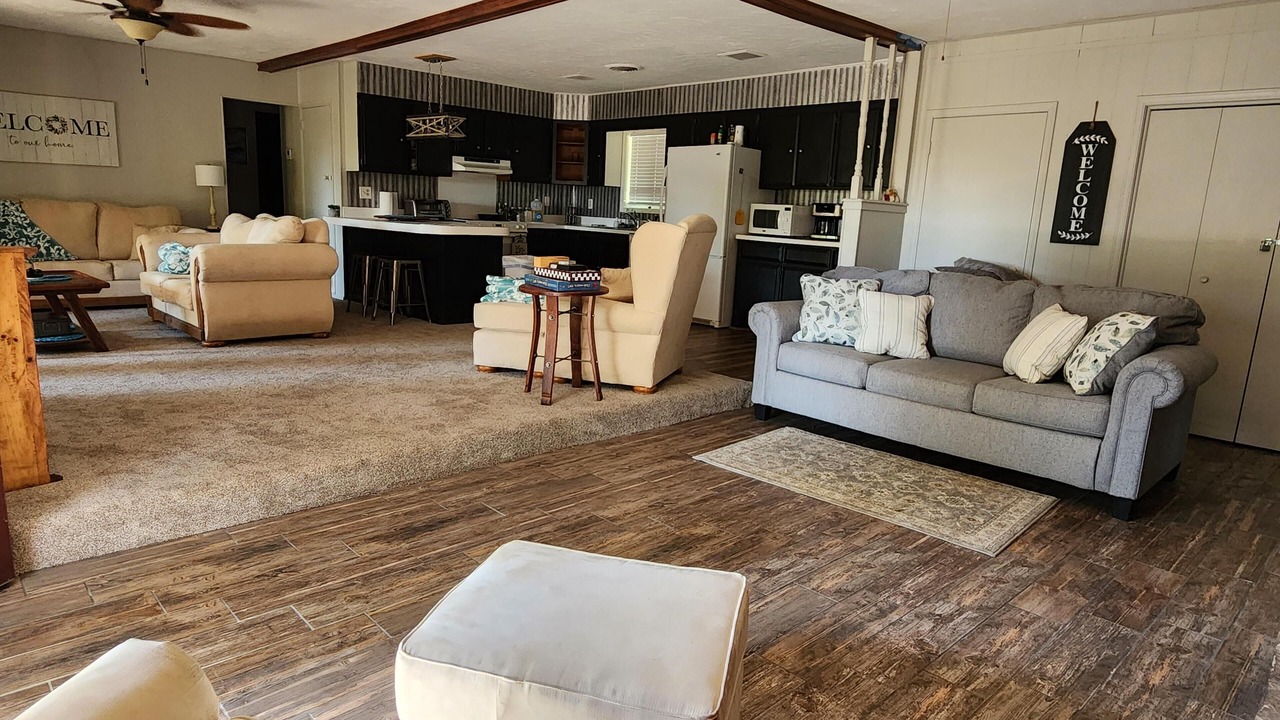 Photo of Livingroom in Canadian