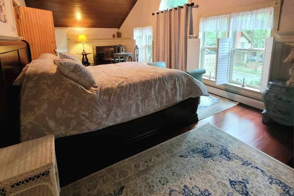 Photo of Bedroom in Mount Gretna Heights