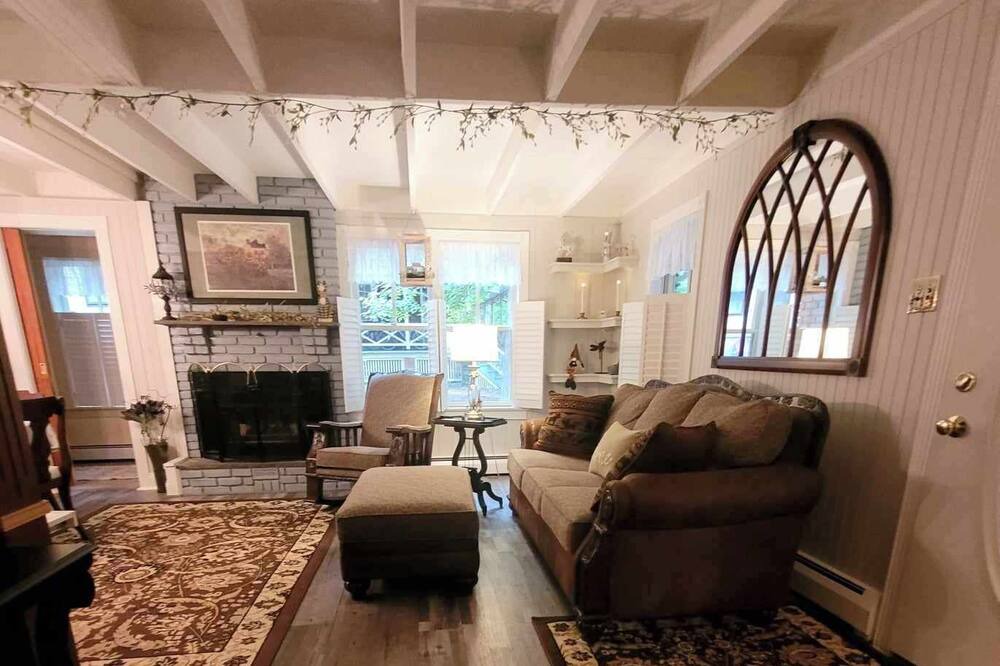 Photo of Livingroom in Mount Gretna Heights