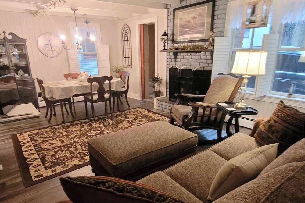 Photo of Livingroom in Mount Gretna Heights