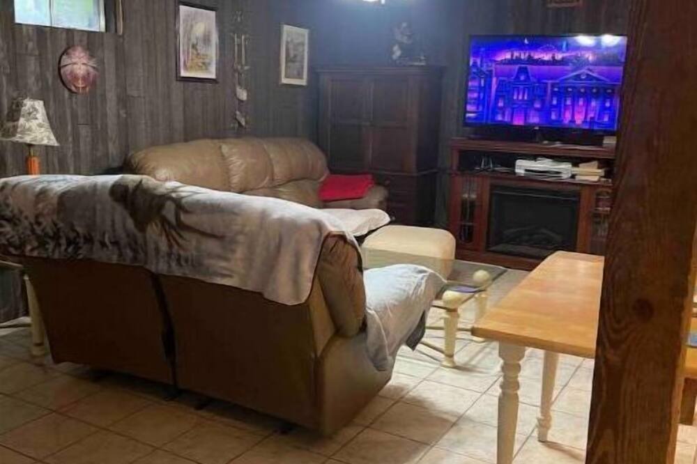 Photo of Bedroom in Leasburg