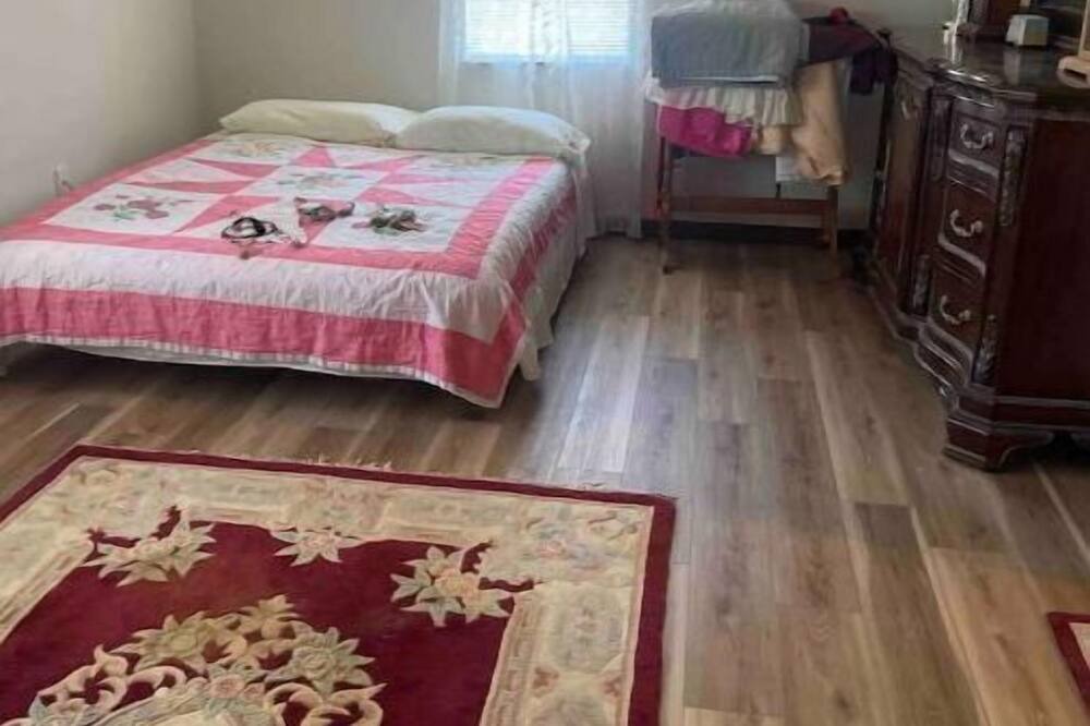Photo of Bedroom in Leasburg