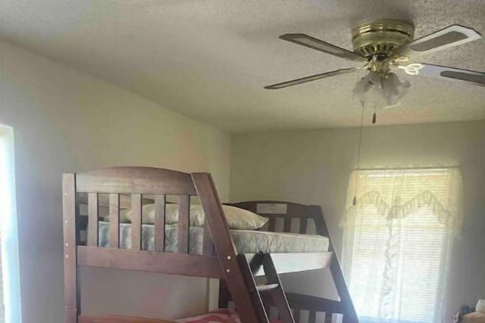 Photo of Bedroom in Leasburg