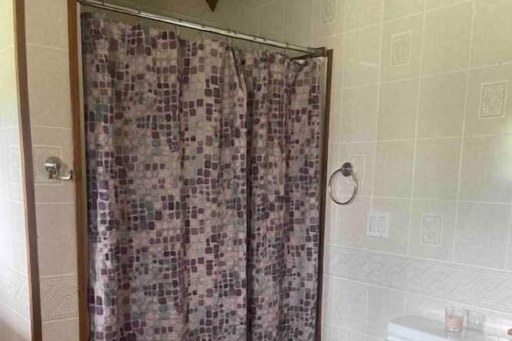 Photo of Bathroom in Leasburg