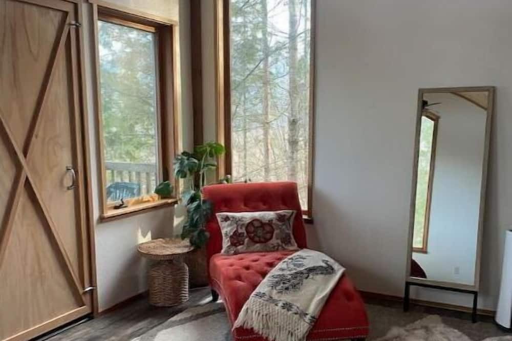Photo of Bedroom in Concrete