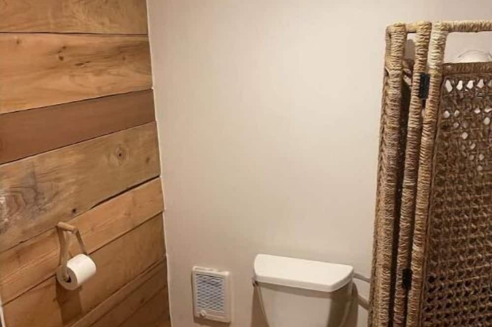 Photo of Bathroom in Concrete