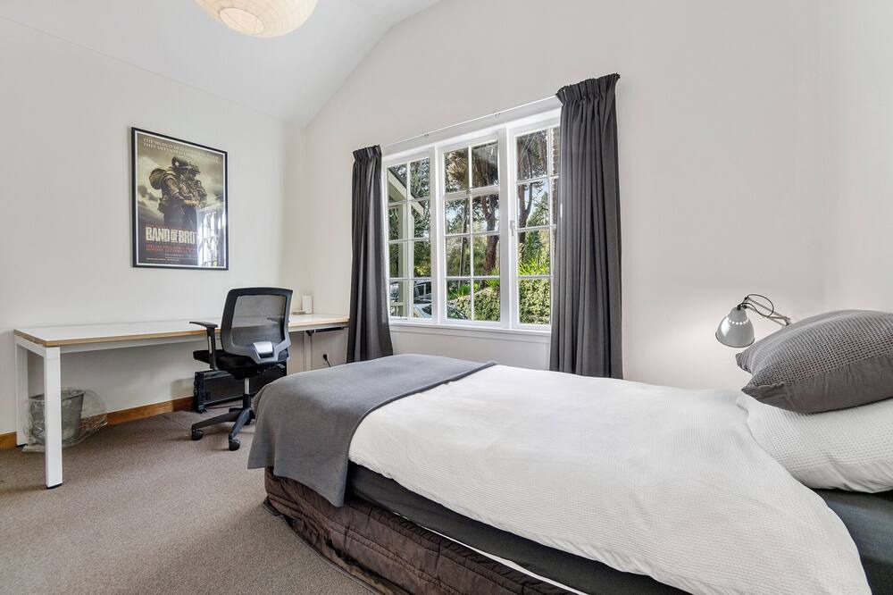 Photo of Bedroom in Titirangi
