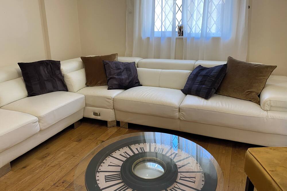 Photo of Livingroom in Fifield