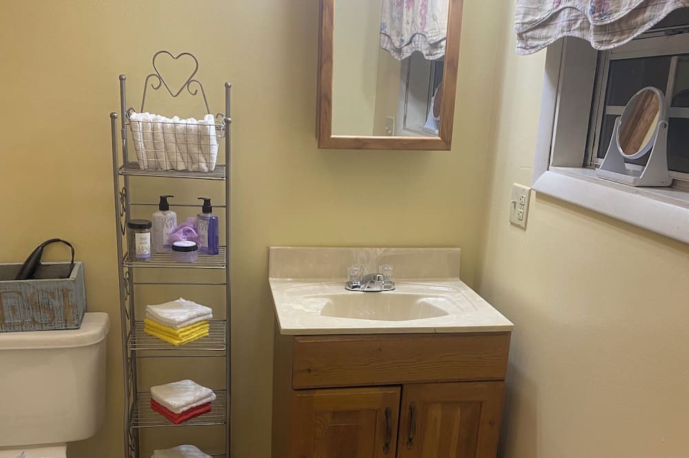 Photo of Bathroom in Blue Jay