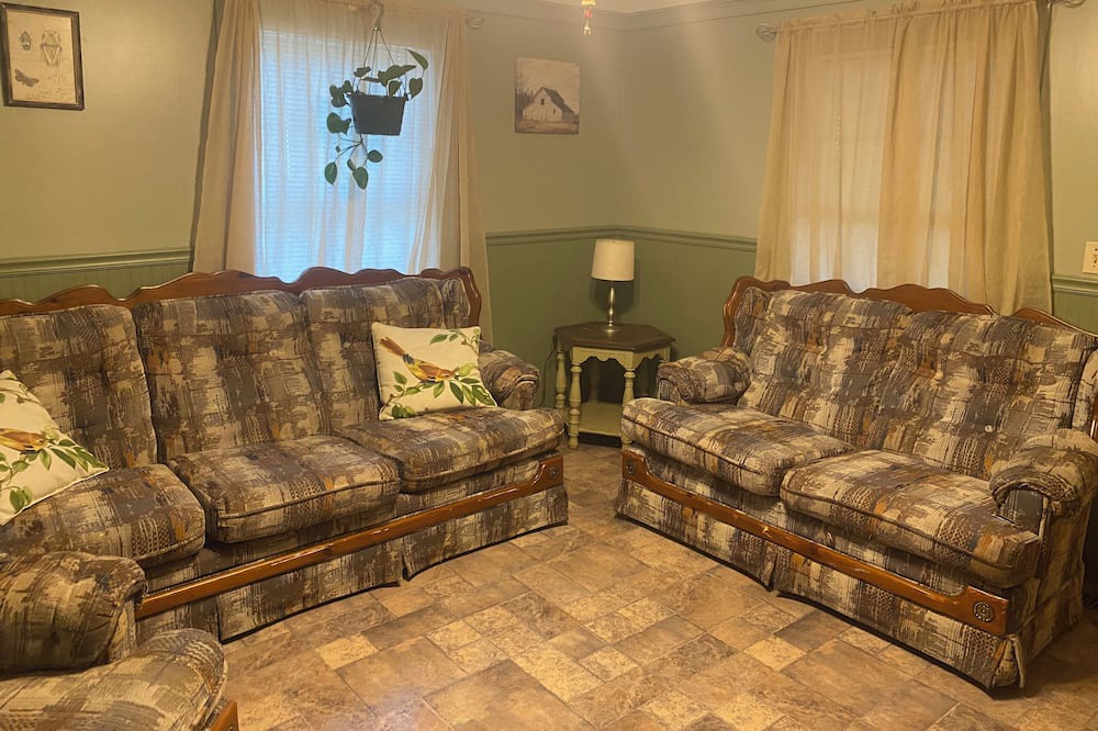 Photo of Livingroom in Blue Jay