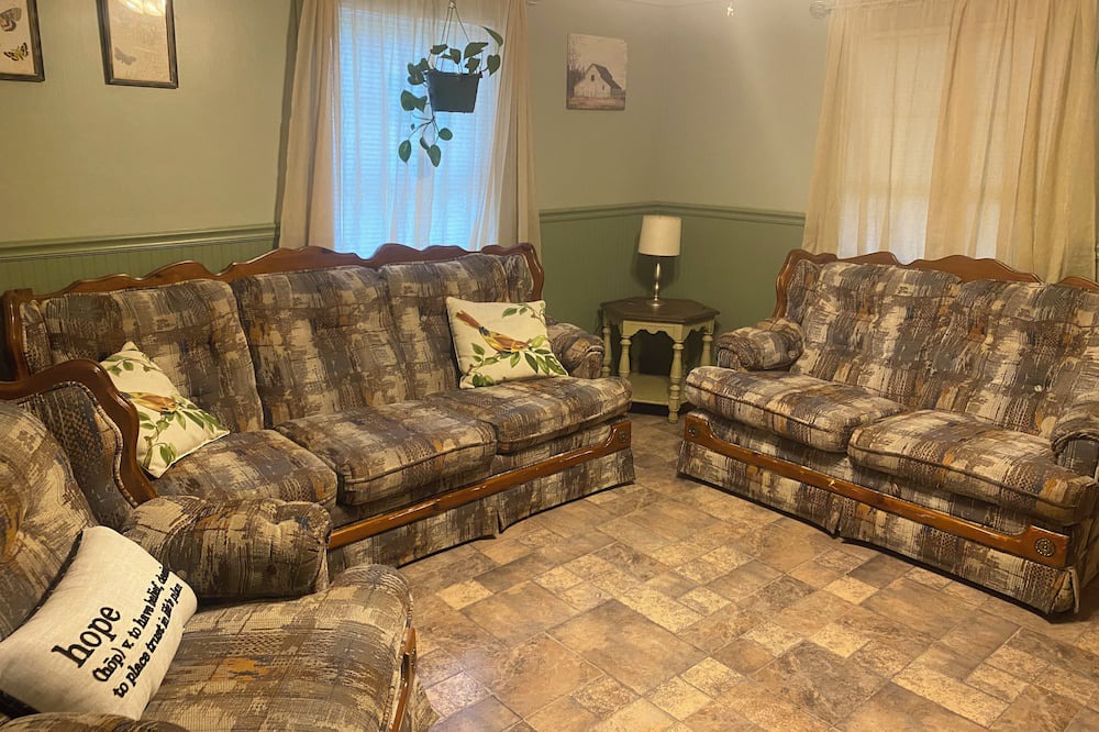 Photo of Livingroom in Blue Jay