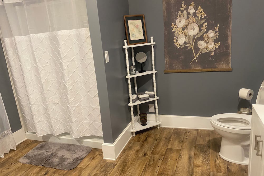 Photo of Bathroom in Blue Jay
