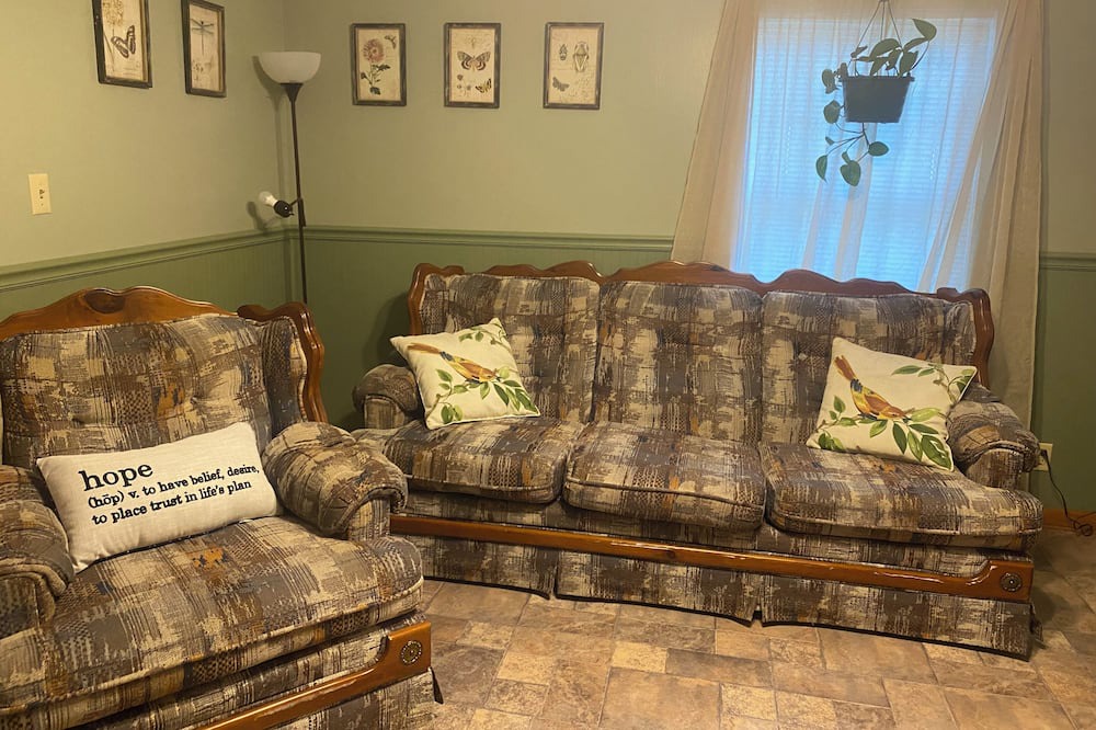 Photo of Livingroom in Blue Jay