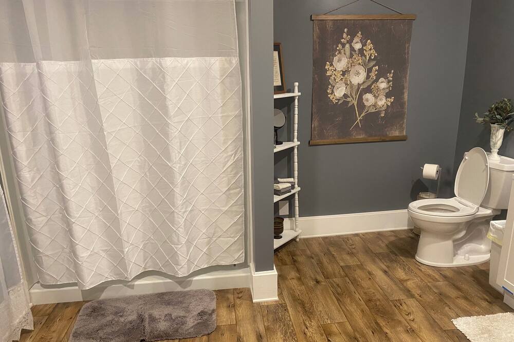 Photo of Bathroom in Blue Jay