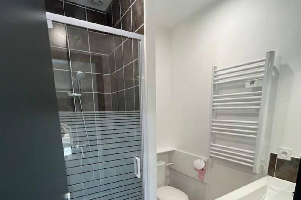 Photo of Bathroom in Roujan