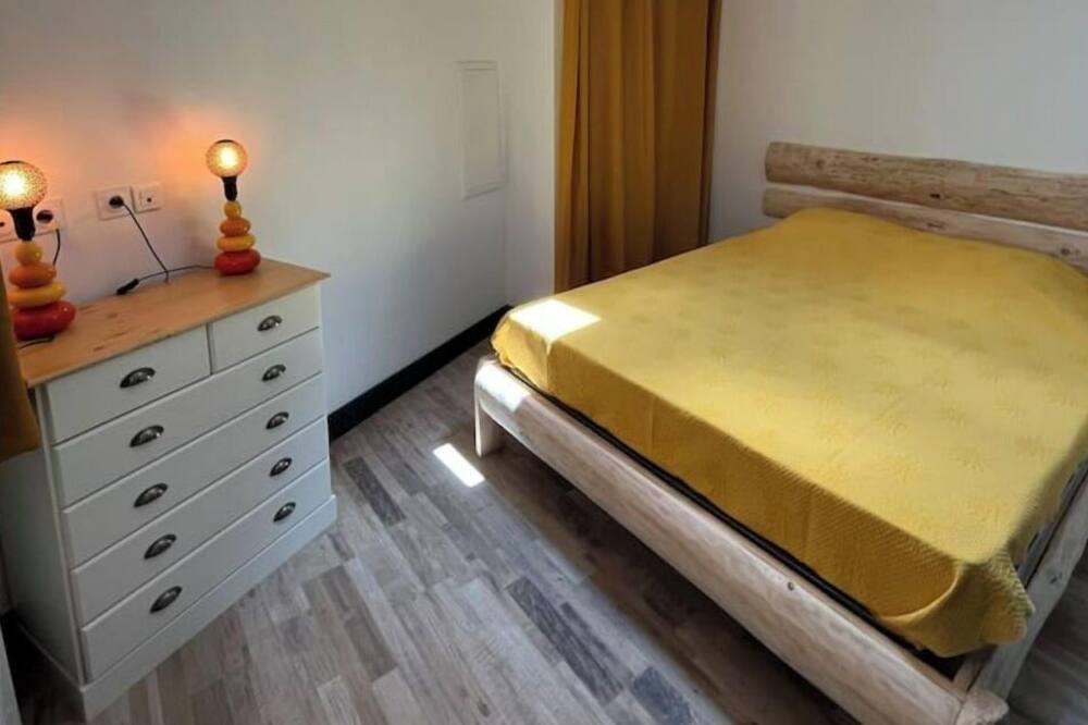 Photo of Bedroom in Roujan