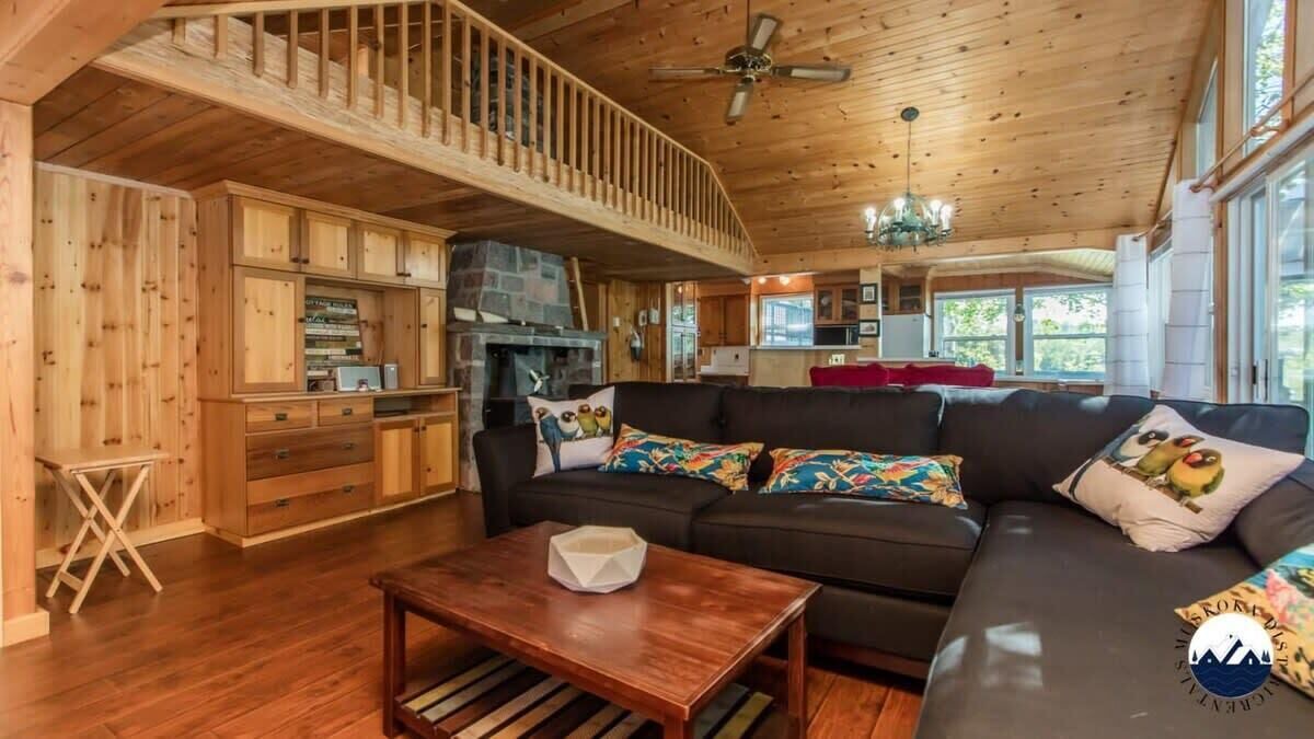 Photo of Livingroom in Georgian Bay