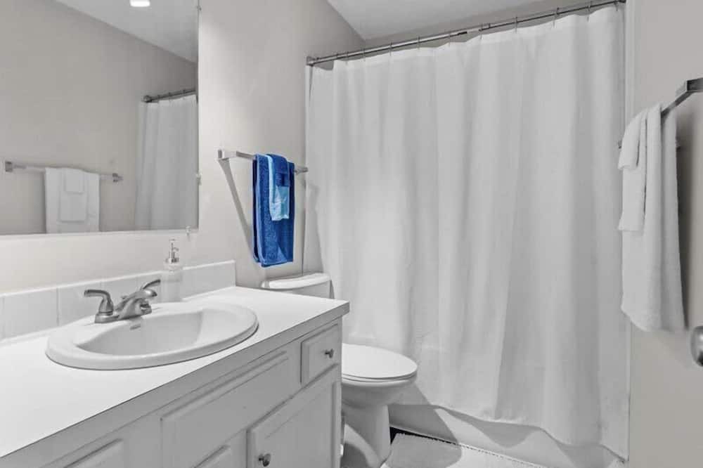 Photo of Bathroom in Clive