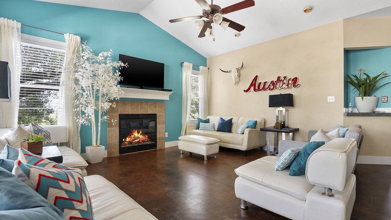 Photo of Livingroom in Apache Shores