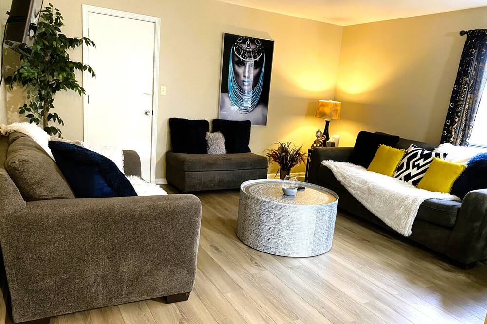 Photo of Livingroom in West Newton