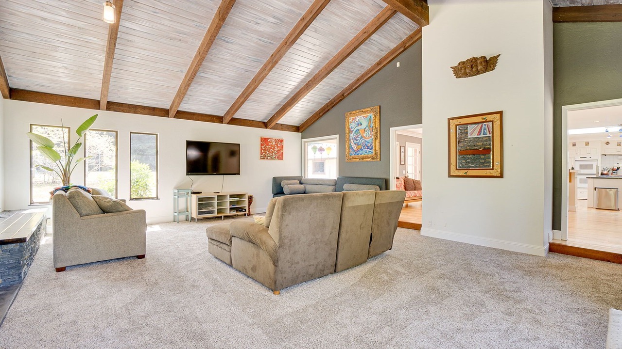 Photo of Livingroom in Jacoby Creek
