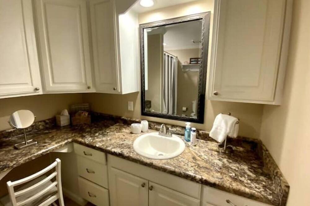 Photo of Bathroom in Laurel