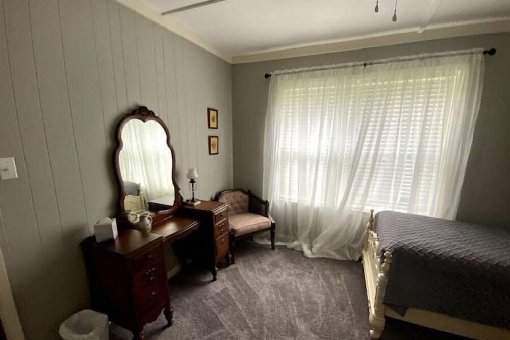 Photo of Bedroom in Laurel
