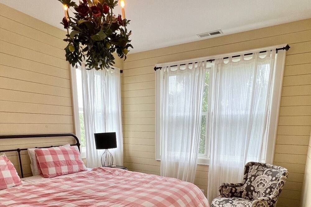 Photo of Bedroom in Hollowville