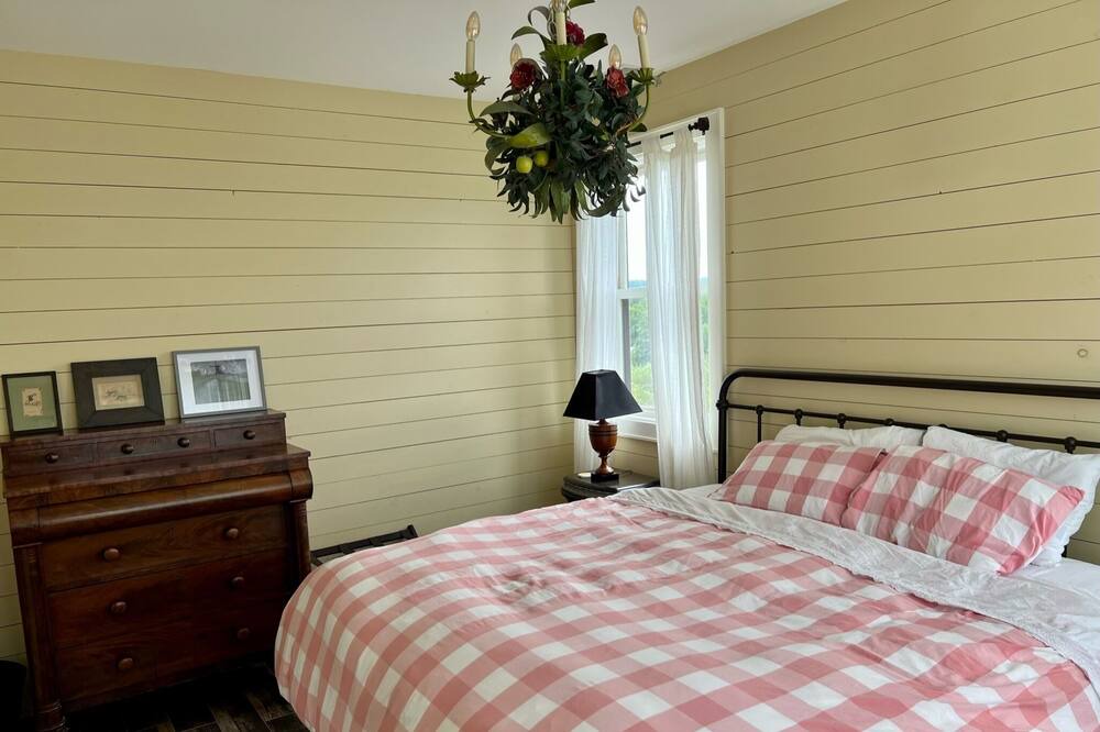 Photo of Bedroom in Hollowville