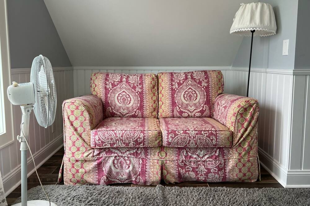 Photo of Livingroom in Hollowville