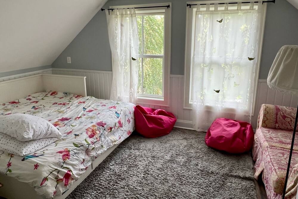 Photo of Bedroom in Hollowville
