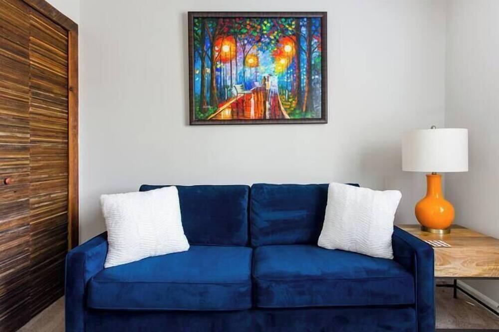 Photo of Livingroom in Northeast Raleigh