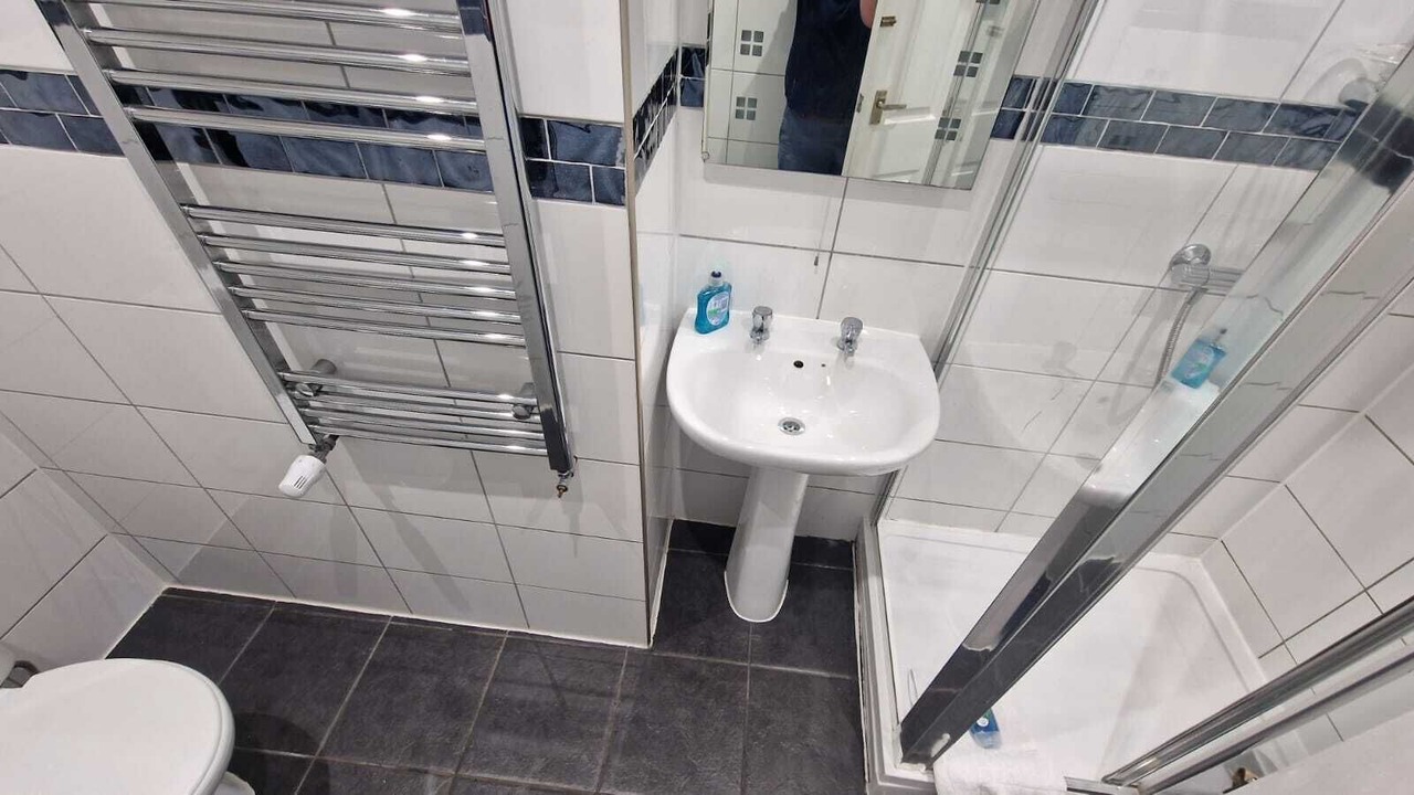 Photo of Bathroom in Longdon