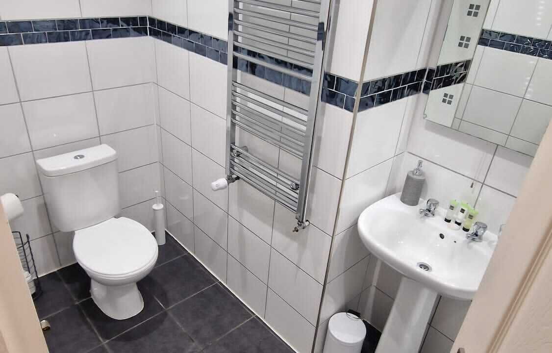 Photo of Bathroom in Longdon