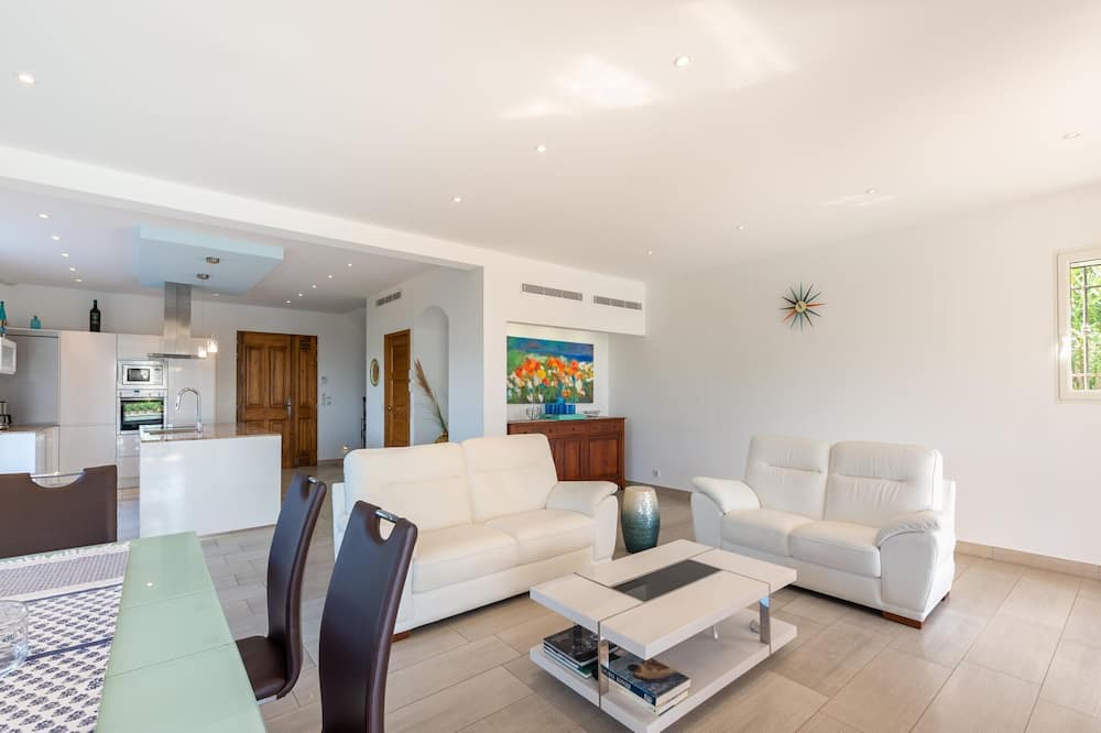 Photo of Livingroom in Montaleigne