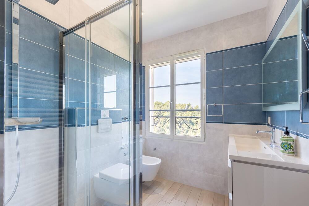 Photo of Bathroom in Montaleigne