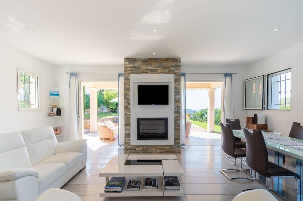 Photo of Livingroom in Montaleigne