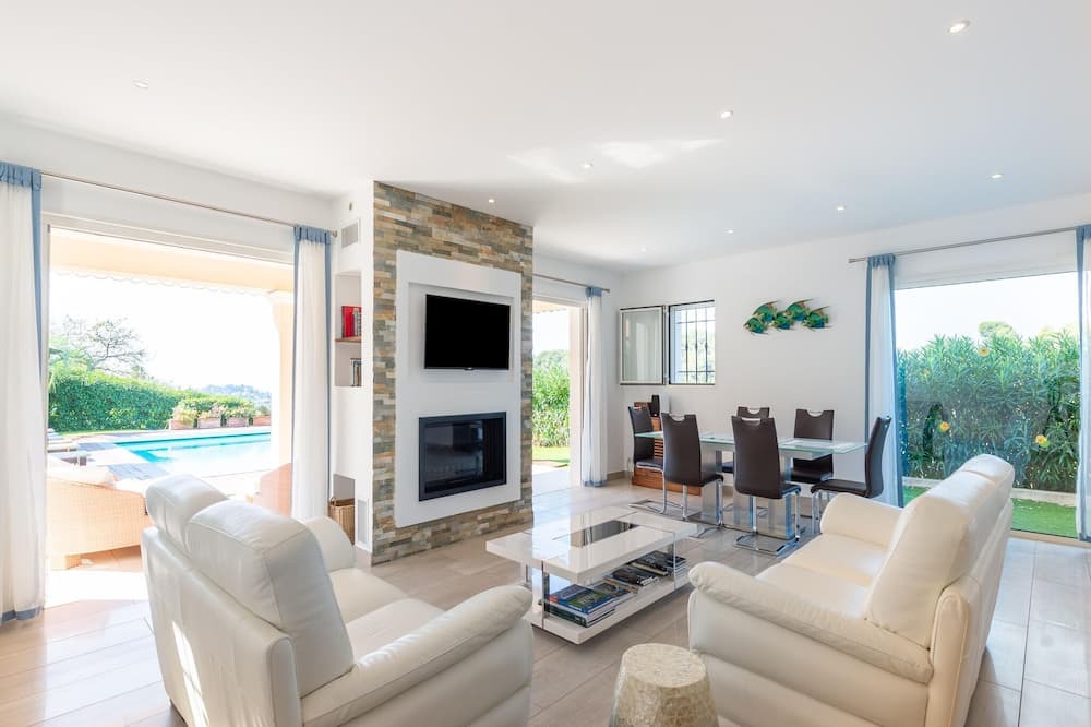 Photo of Livingroom in Montaleigne